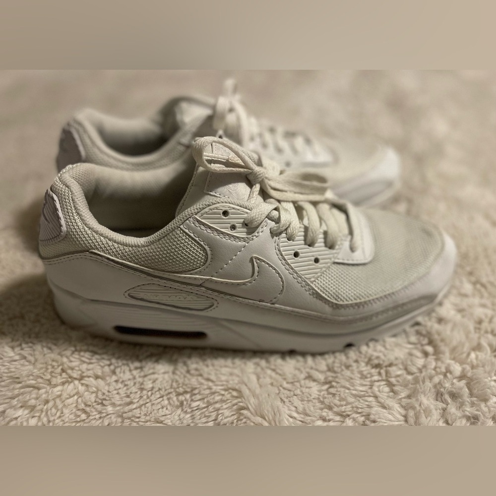 Nike Womens Air Max 90 Sneakers Shoes White CQ2560-100 Low Top Lace Up 8.5